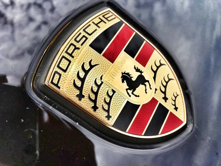 Professionnel pour la location de voiture de prestige comme une Porsche Cayenne GTS, Haubourdin, LS LOCATION