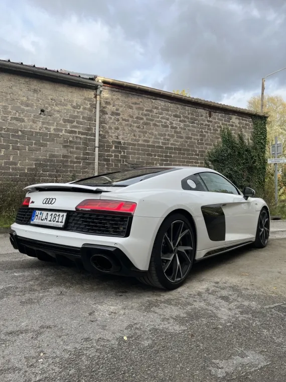 AUDI R8